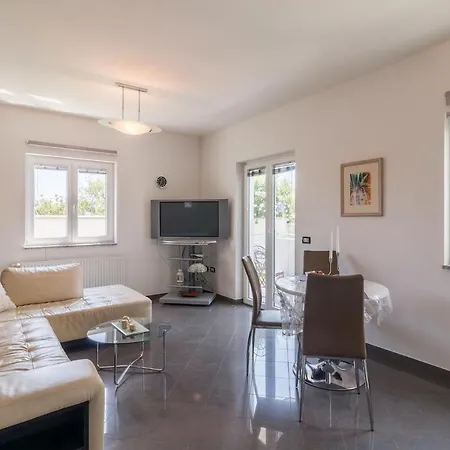 5 Bedroombeautiful In Pula