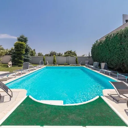 5 Bedroombeautiful In Holiday home