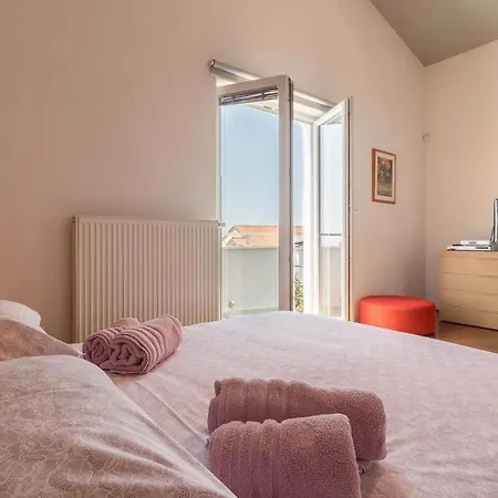 5 Bedroombeautiful In Pula