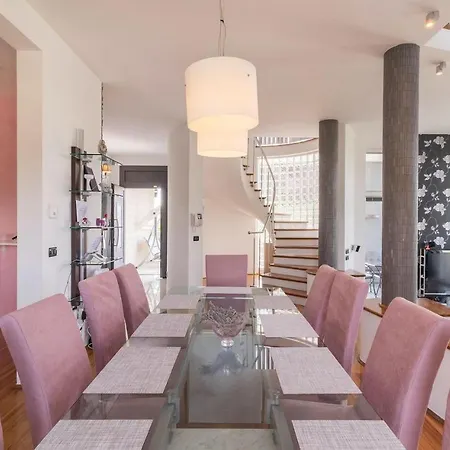 5 Bedroombeautiful In Holiday home Pula