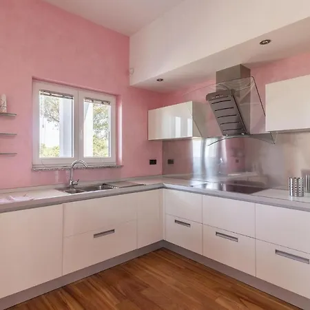 5 Bedroombeautiful In Holiday home