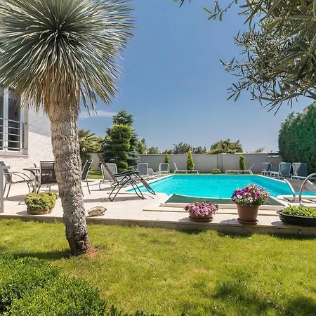 Holiday home 5 Bedroombeautiful In Pula
