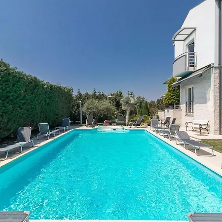 5 Bedroombeautiful In Holiday home Pula