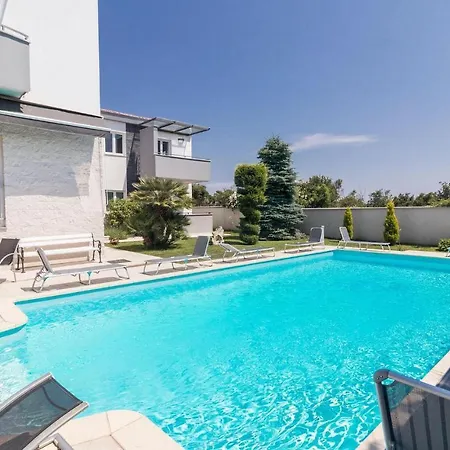 5 Bedroombeautiful In Holiday home