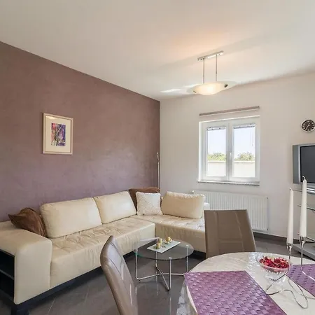 5 Bedroombeautiful In Holiday home Pula